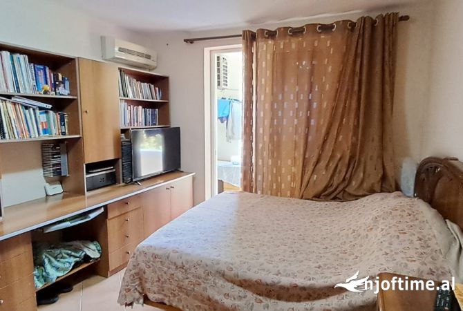 Shtepi ne shitje Apartament ne Tirane, 3+1, Mobilimi E mobiluar, Pagesa 235,000  Euro.