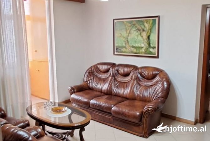 Shtepi ne shitje Apartament ne Tirane, 3+1, Mobilimi E mobiluar, Pagesa 235,000  Euro.