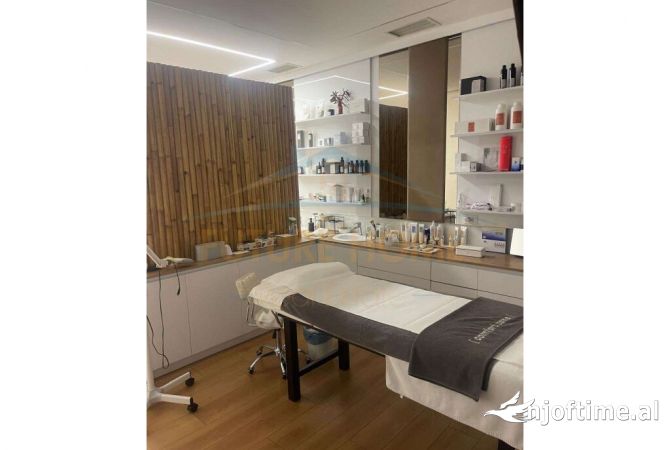 Per shitje , Njesi Sherbimi+2 Apartamente, Rruga Kongresi i Lushnjes