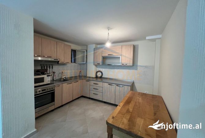 Ambient biznesi me qera 3+1 ne Tirane - 700 Euro