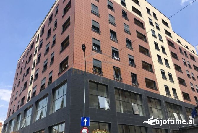 Ambjent per qira per zyra, rruga Myslym Shyri, Tirane.