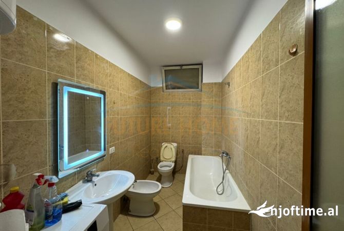 Shtepi ne shitje Apartament ne Tirane, 2+1, Mobilimi E mobiluar, Pagesa 133,000  Euro.