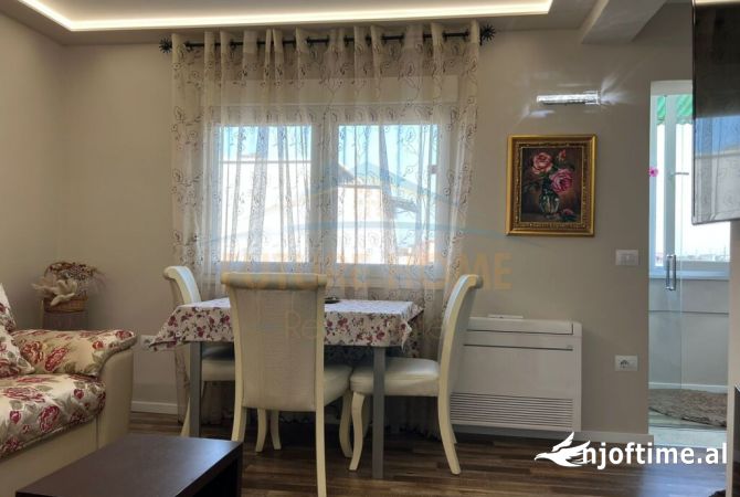 Shtepi ne shitje Apartament ne Tirane, 2+1, Mobilimi E mobiluar, Pagesa 150,000  Euro.