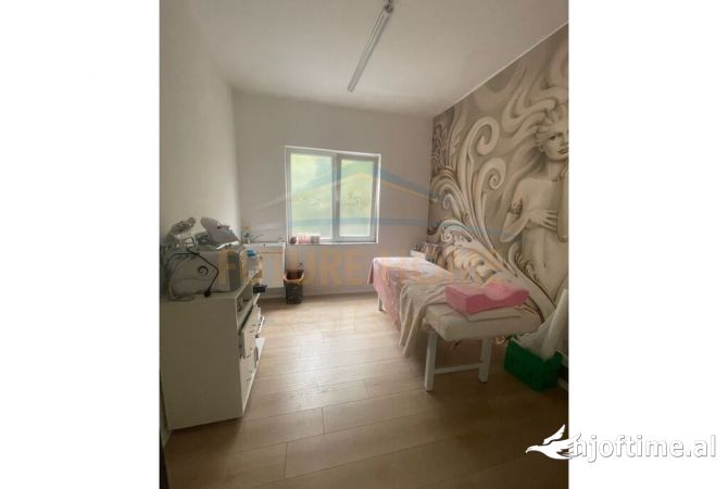 Ambient biznesi me qera 3+1 ne Tirane - 800 Euro