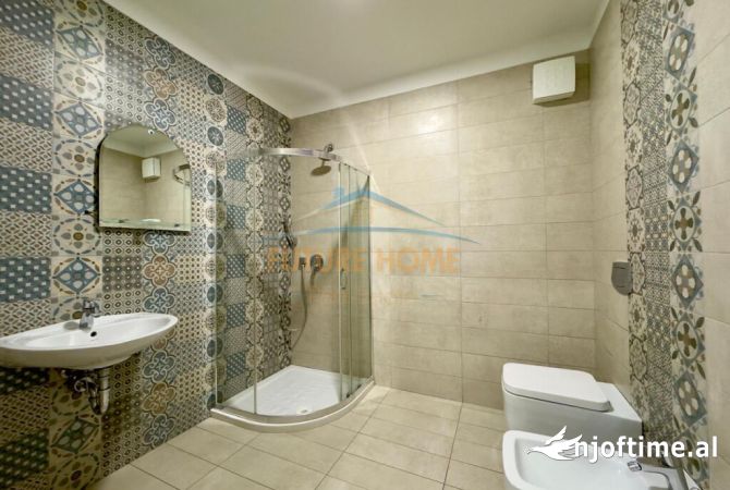 Ambient biznesi me qera 3+1 ne Tirane - 2,200 Euro