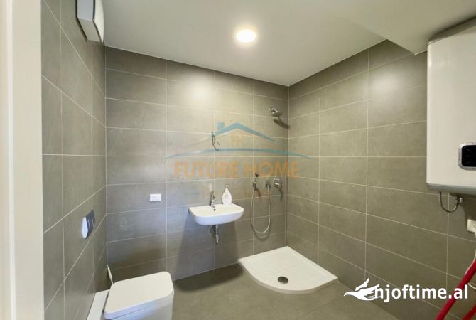 Zyre me qira  ,prane Qendres Tregtare Coin