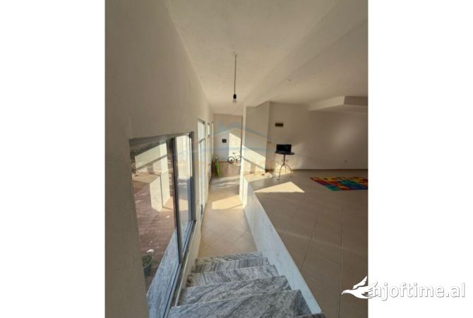 Ambient biznesi me qera 1+1 ne Tirane - 700 Euro