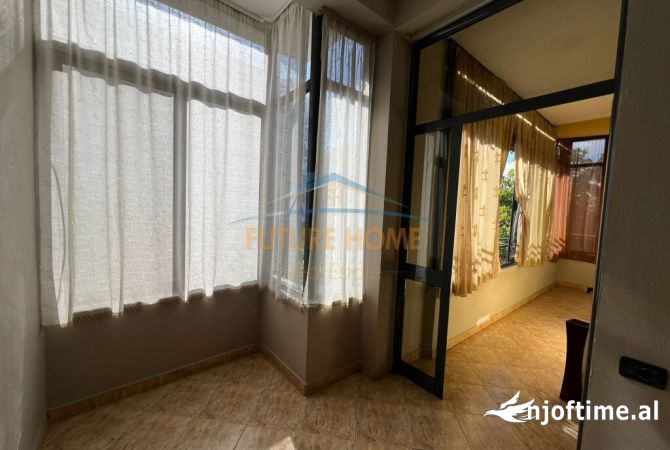 Shtepi me qera Apartament ne Tirane, 3+1, Mobilimi E mobiluar, Pagesa 700  Euro.
