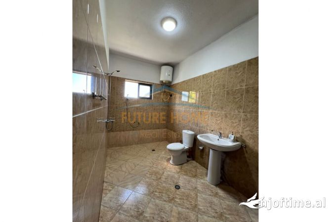 Shtepi me qera Apartament ne Tirane, 3+1, Mobilimi E mobiluar, Pagesa 700  Euro.