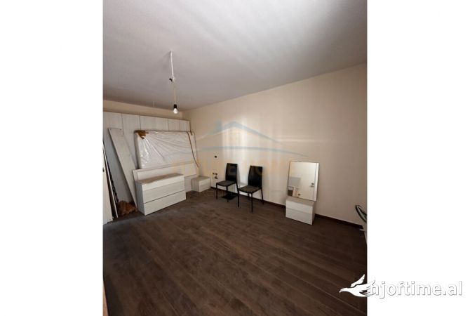 Shtepi ne shitje Apartament ne Tirane, 2+1, Mobilimi E mobiluar, Pagesa 190,000  Euro.