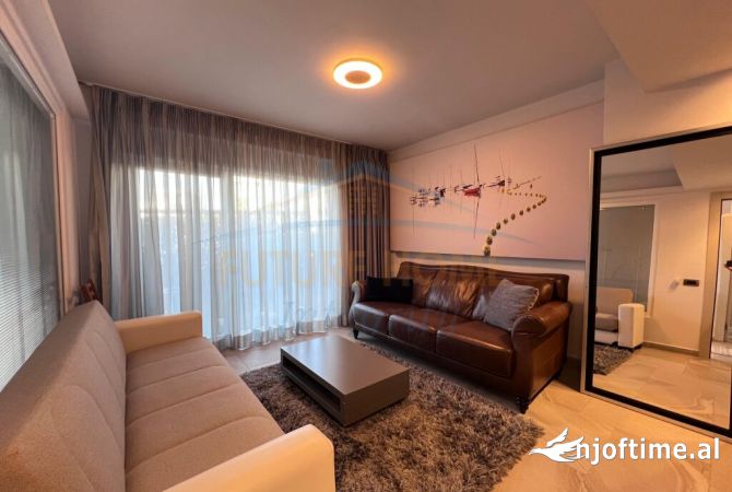 Shtepi me qera Vila Luksoze ne Tirane, 3+1, Mobilimi E mobiluar, Pagesa 4,000  Euro.