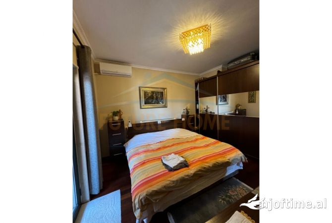 Shtepi me qera 3+1 ne Tirane - 2,700 Euro