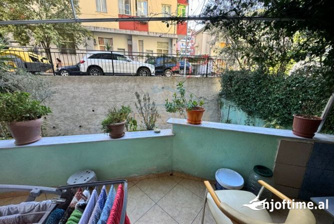 Shtepi ne shitje Apartament ne Tirane, 2+1, Mobilimi E mobiluar, Pagesa 150,000  Euro.