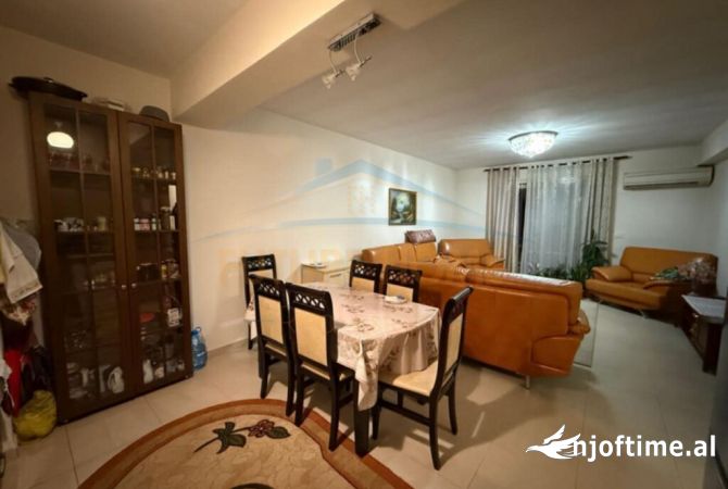 Shtepi ne shitje Apartament ne Tirane, 2+1, Mobilimi E mobiluar, Pagesa 124,000  Euro.