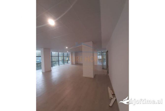 Ambient biznesi ne shitje 3+1 ne Vlore - 361,800 Euro