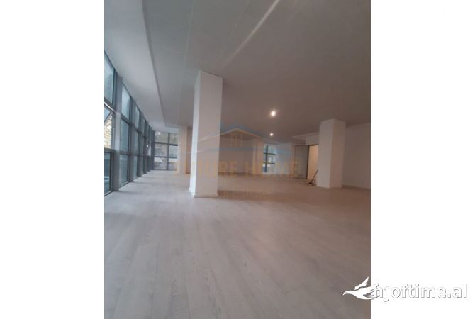 Ambient biznesi ne shitje 3+1 ne Vlore - 361,800 Euro