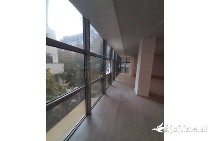Ambient biznesi ne shitje 3+1 ne Vlore - 361,800 Euro
