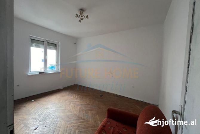 Shtepi ne shitje Apartament ne Tirane, 2+1, Mobilimi Bosh, pa mobiluar, Pagesa 136,000  Euro.