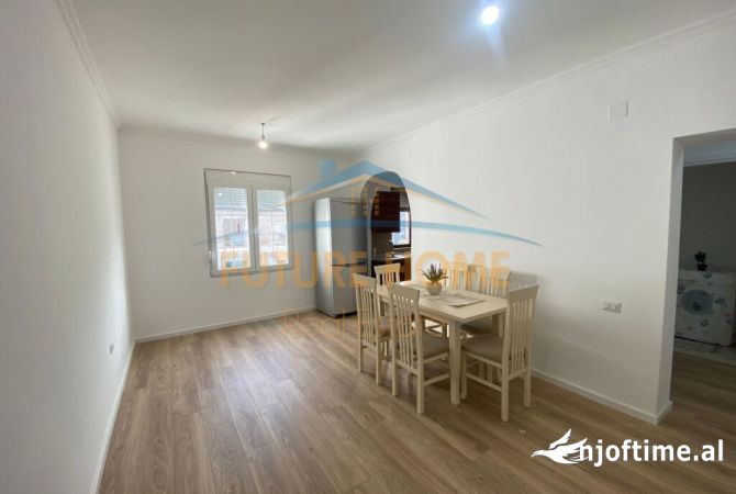 Shtepi ne shitje Apartament ne Tirane, 1+1, Mobilimi Pjeserisht e mobiluar, Pagesa 136,000  Euro.