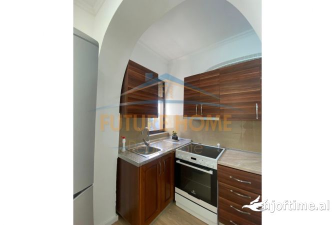 Shtepi ne shitje Apartament ne Tirane, 1+1, Mobilimi Pjeserisht e mobiluar, Pagesa 136,000  Euro.
