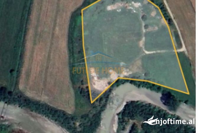 Truall ose Toke  ne Tirane - 637,000 Euro