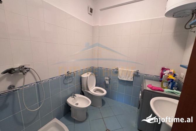 Shtepi ne shitje Apartament ne Durres, 2+1, Mobilimi E mobiluar, Pagesa 195,000  Euro.