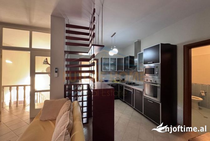 Shtepi ne shitje Apartament ne Durres, 2+1, Mobilimi E mobiluar, Pagesa 195,000  Euro.