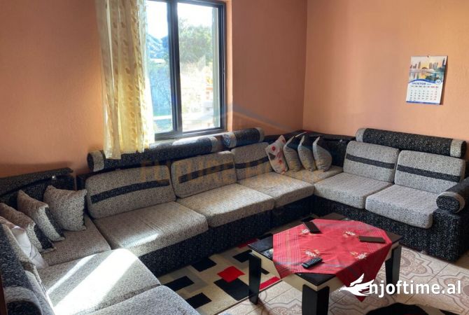 Shtepi me qera 4+1 ne Tirane - 1,200 Euro