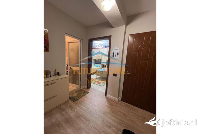 Shtepi ne shitje Apartament ne Tirane, 3+1, Mobilimi E mobiluar, Pagesa 150,000  Euro.