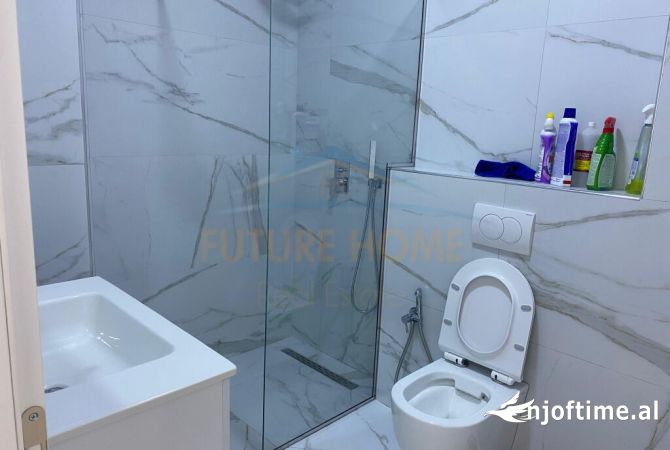 Shtepi ne shitje Apartament ne Tirane, 1+1, Mobilimi E mobiluar, Pagesa 142,000  Euro.