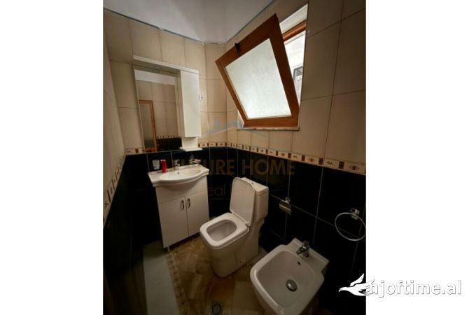 Shtepi ne shitje Vila Luksoze ne Tirane, 4+1, Mobilimi E mobiluar, Pagesa 390,000  Euro.