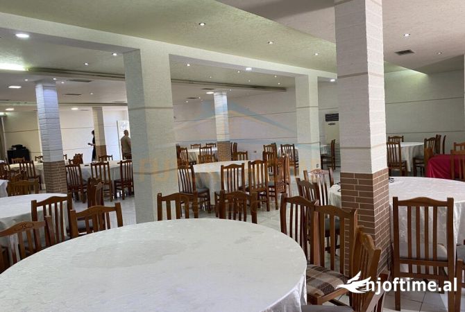 Ambient biznesi me qera 2+1 ne Tirane - 2,000 Euro