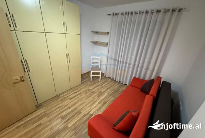 Shtepi me qera Apartament ne Tirane, 3+1, Mobilimi E mobiluar, Pagesa 1,000  Euro.