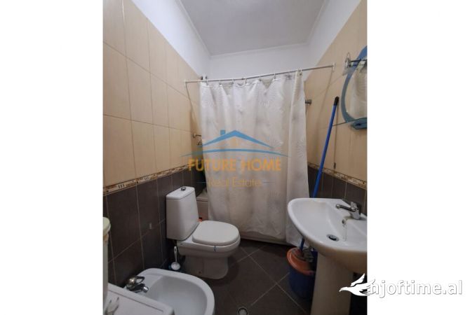 Shtepi me qera Apartament ne Tirane, 3+1, Mobilimi E mobiluar, Pagesa 450  Euro.