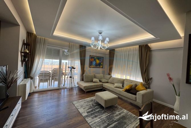 Shtepi ne shitje Penthose(kati i fundit panoramik) ne Kavaje, 3+1, Mobilimi E mobiluar, Pagesa 175,000  Euro.