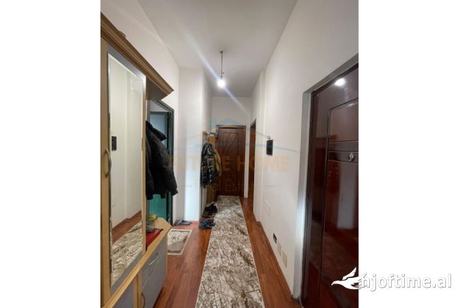 Shtepi ne shitje Vila Luksoze ne Tirane, 5+1, Mobilimi E mobiluar, Pagesa 350,000  Euro.