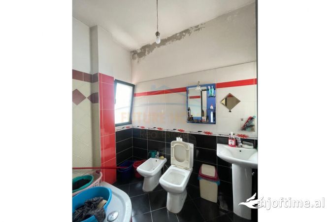 Shtepi ne shitje Vila Luksoze ne Tirane, 5+1, Mobilimi E mobiluar, Pagesa 350,000  Euro.