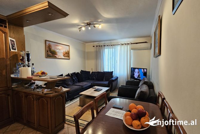 Shtepi ne shitje Apartament ne Tirane, 2+1, Mobilimi E mobiluar, Pagesa 224,000  Euro.