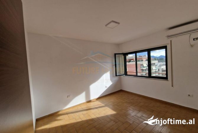 Ambient biznesi me qera 3+1 ne Tirane - 2,500 Euro