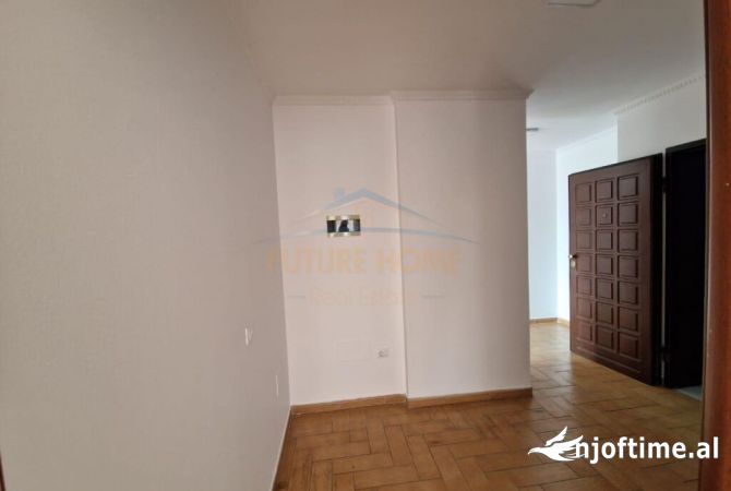 Ambjnet per zyra, me qira, Bllok