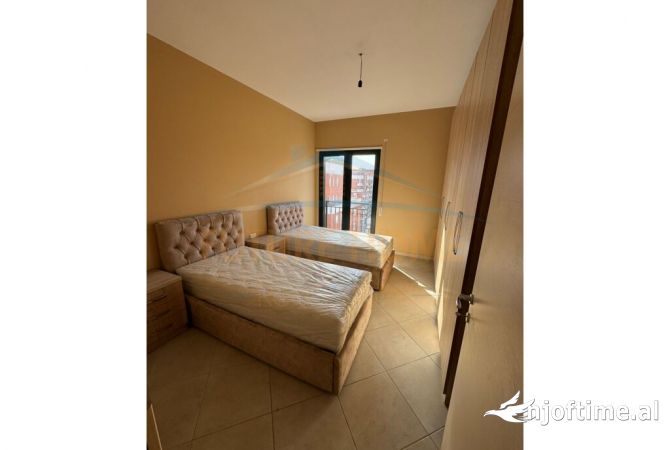 Shtepi ne shitje Apartament ne Tirane, 2+1, Mobilimi Pjeserisht e mobiluar, Pagesa 168,000  Euro.