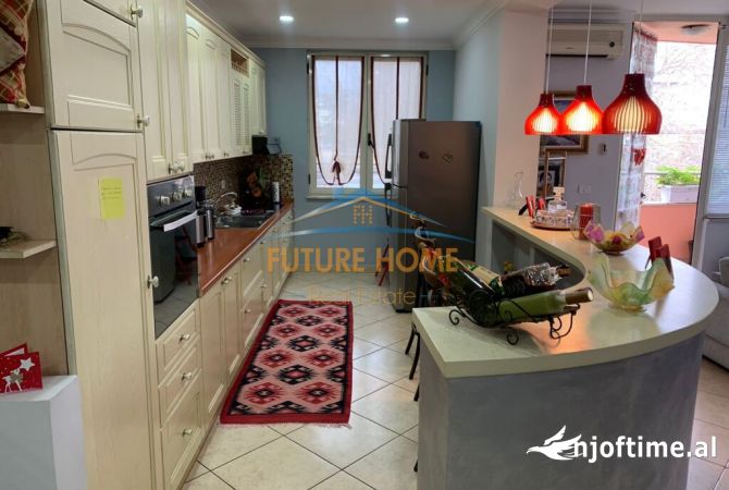 Shtepi me qera Apartament ne Tirane, 2+1, Mobilimi E mobiluar, Pagesa 800  Euro.