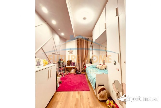 Shtepi ne shitje Apartament ne Tirane, 2+1, Mobilimi E mobiluar, Pagesa 180,000  Euro.