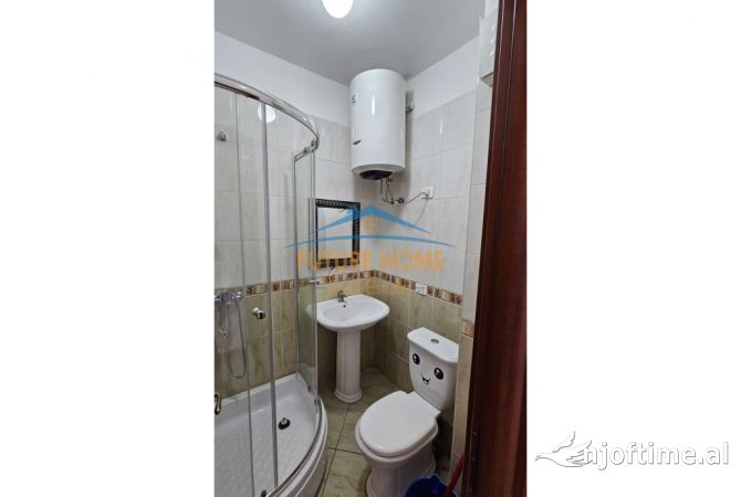 Shtepi ne shitje Apartament ne Tirane, 3+1, Mobilimi E mobiluar, Pagesa 130,000  Euro.