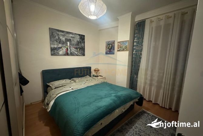 Shtepi ne shitje Apartament ne Tirane, 3+1, Mobilimi E mobiluar, Pagesa 250,000  Euro.