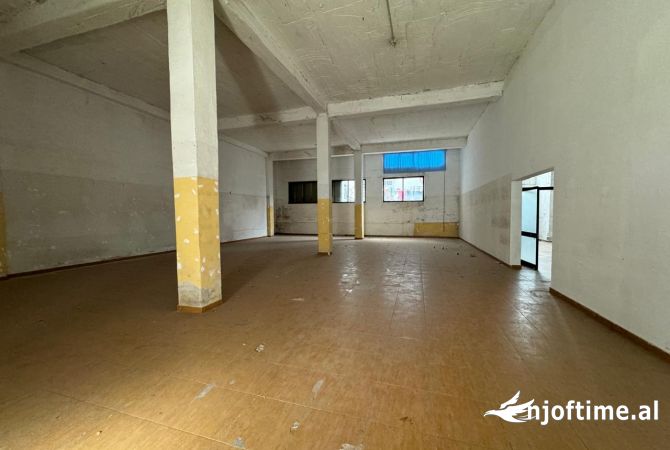 Ambient biznesi me qera 4+1 ne Tirane - 2,300 Euro