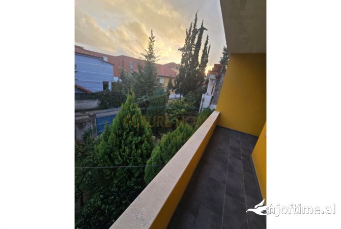 Shtepi ne shitje Vila Luksoze ne Tirane, 5+1, Mobilimi E mobiluar, Pagesa 520,000  Euro.