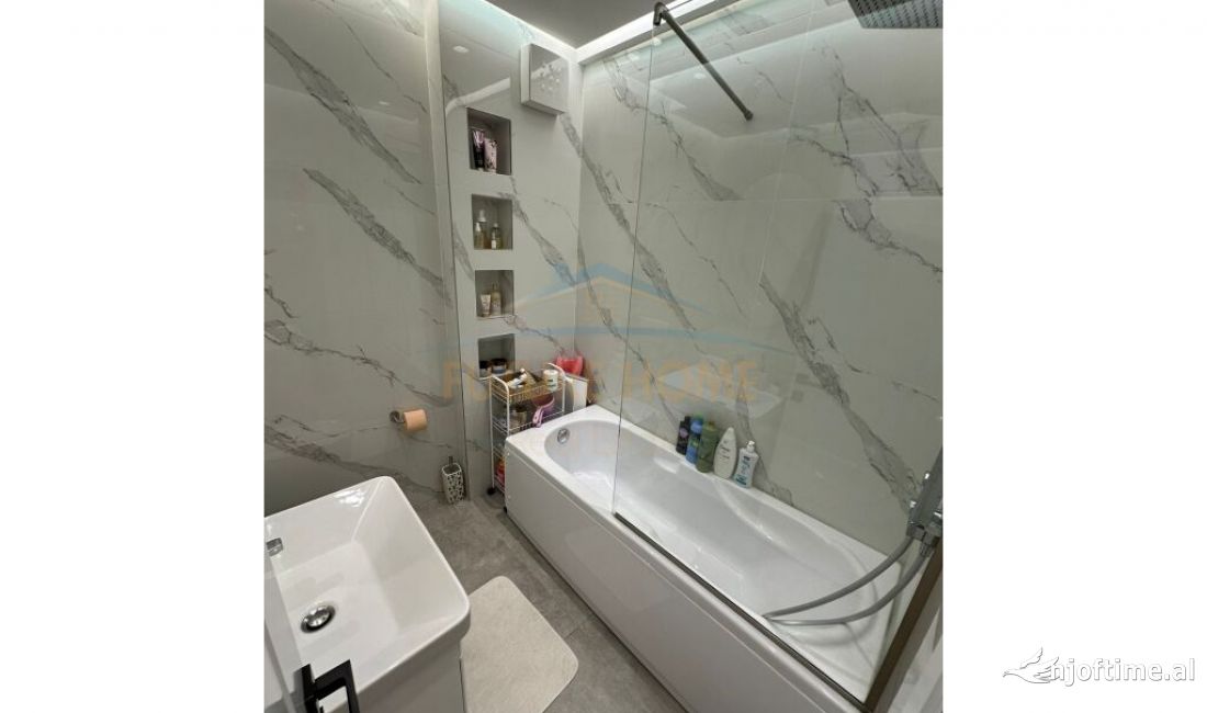 Shtepi ne shitje Apartament ne Tirane, 2+1, Mobilimi E mobiluar, Pagesa 190,000  Euro.