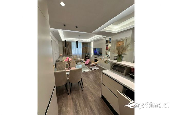 Shtepi ne shitje Apartament ne Tirane, 2+1, Mobilimi E mobiluar, Pagesa 190,000  Euro.