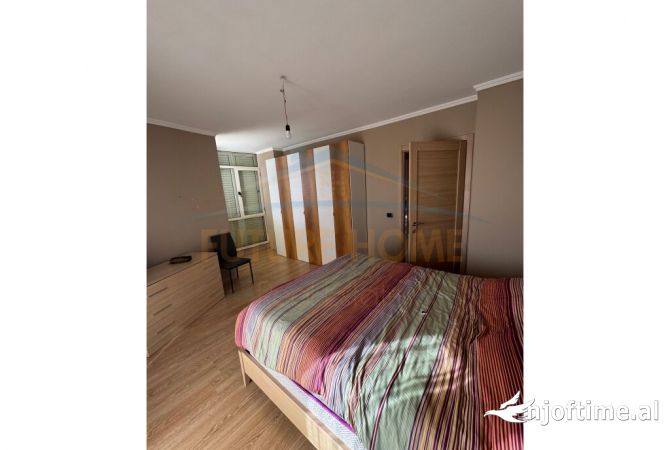 Shtepi ne shitje Apartament ne Tirane, 2+1, Mobilimi E mobiluar, Pagesa 203,000  Euro.